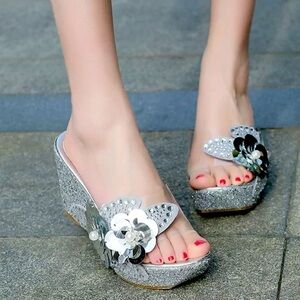 Women’s Silver Glitter Floral Wedges Platform Sandals Size 8
